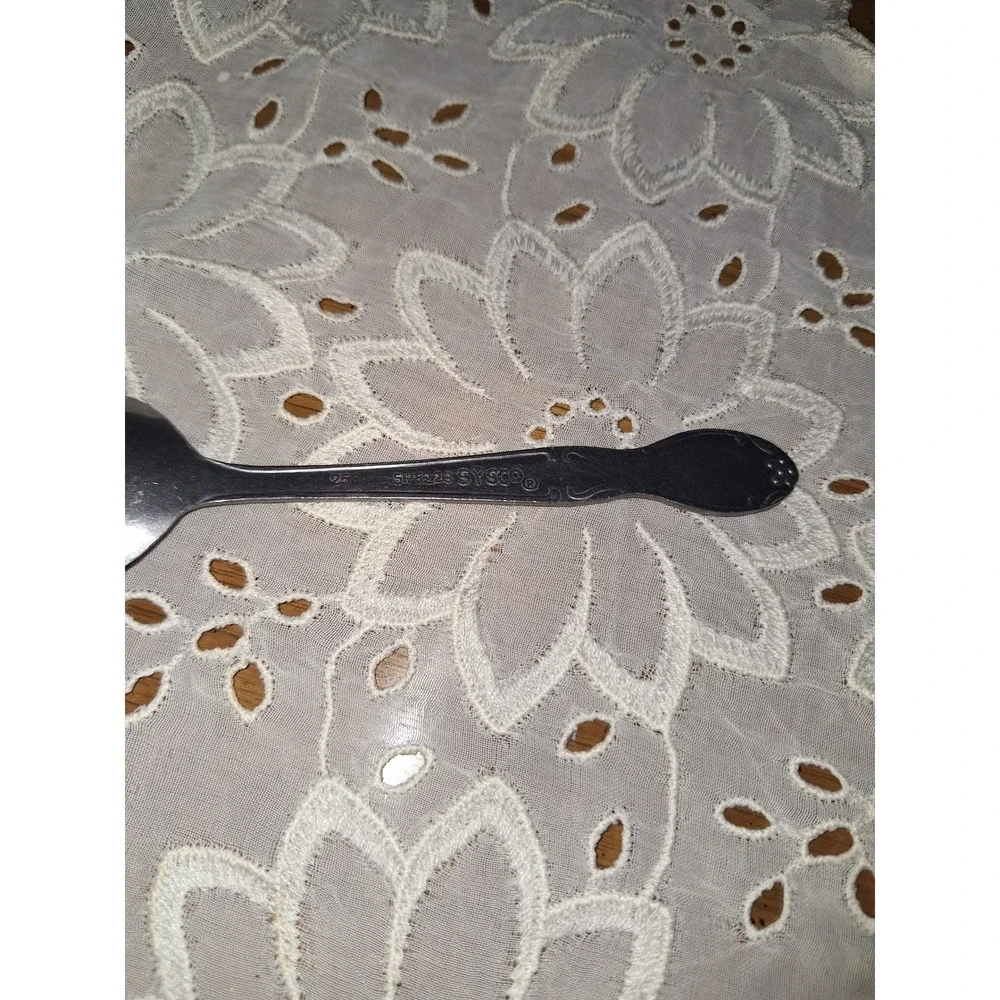 Sysco 573228 Stainless Steel Soup Spoon Windsor Pattern Silver Tone Flatware